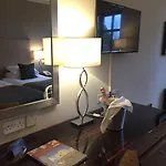 Manor Estate Hotel 4*