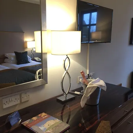 Manor Estate Hotel 4*