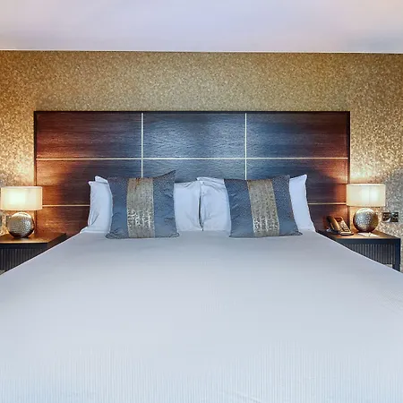 Manor Estate Hotel 4*