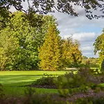 Manor Estate 4*