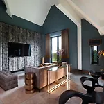 Manor Estate Hotel