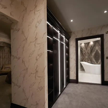 Manor Estate Hotel 4*