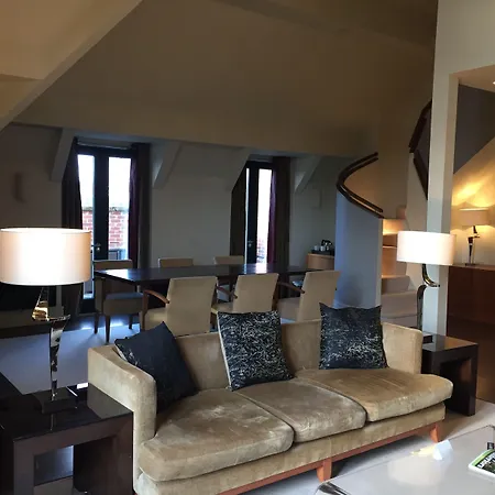 Manor Estate 4*