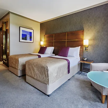 Manor Estate Hotel 4*