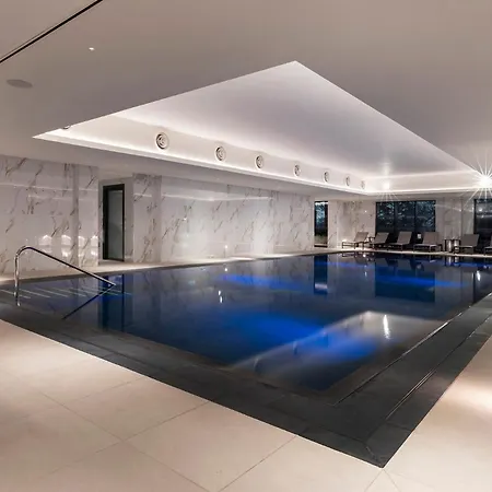 Manor Estate 4*