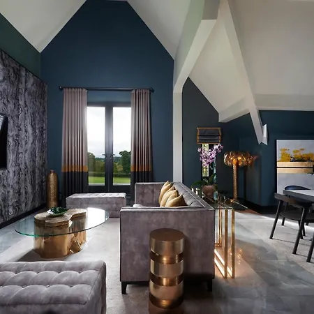 Manor Estate Отель 4*