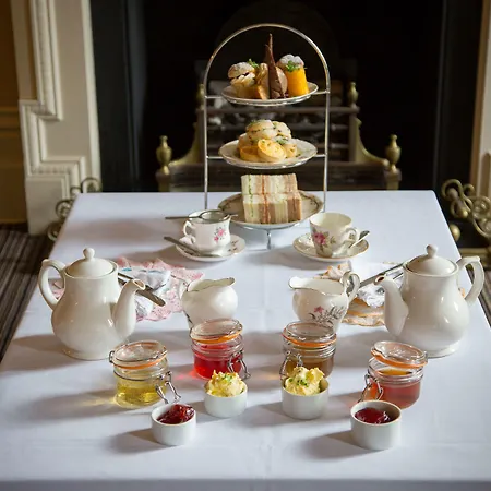 Отель Manor Estate 4*