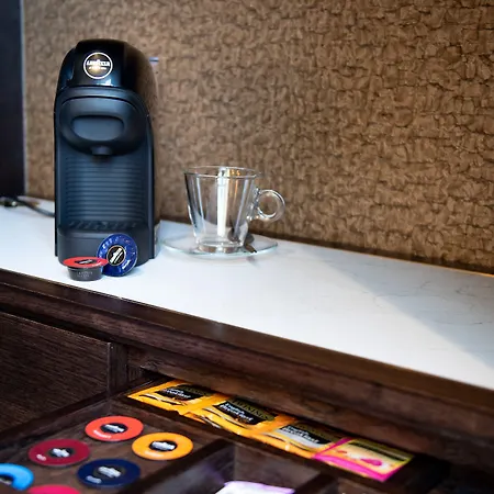 Manor Estate Отель Алдварк