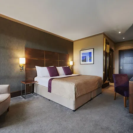 Отель Manor Estate