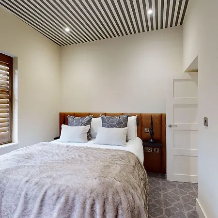 Отель Manor Estate